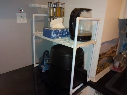 Support de rangement pour four à micro-ondes